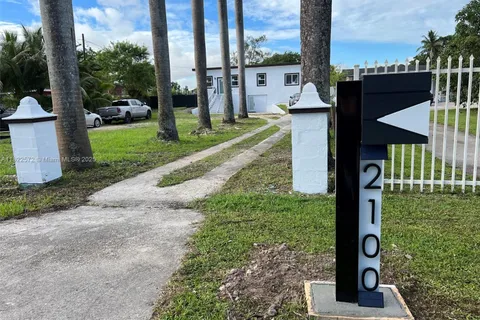 2100 NW 107th St, Miami FL 33167