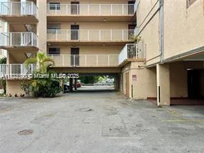 1085 W 68th St # 307, Hialeah FL 33014