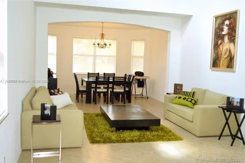 4421 E Seneca Ave, Weston FL 33332