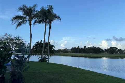 566 VILLAGE LAKE DRIVE, Weston FL 33326