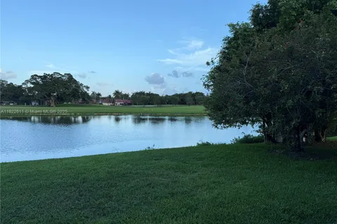 566 VILLAGE LAKE DRIVE, Weston FL 33326