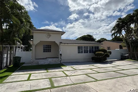 30 E 44th St, Hialeah FL 33013