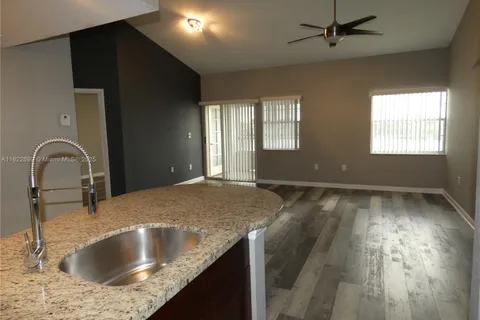 2850 N Oakland Forest Dr # 304, Oakland Park FL 33309