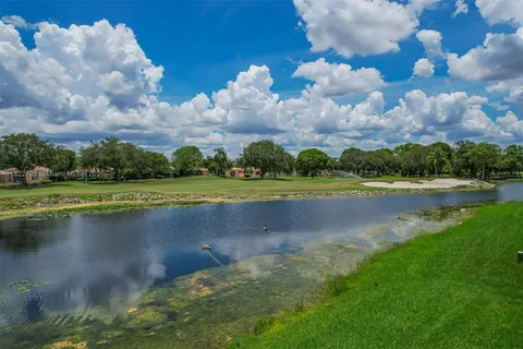 2489 Eagle Watch Ln, Weston FL 33327