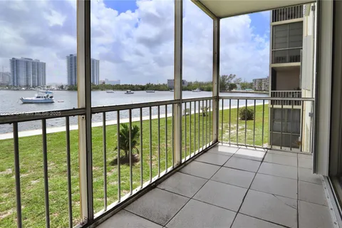 2920 Point East Dr # N208, Aventura FL 33160