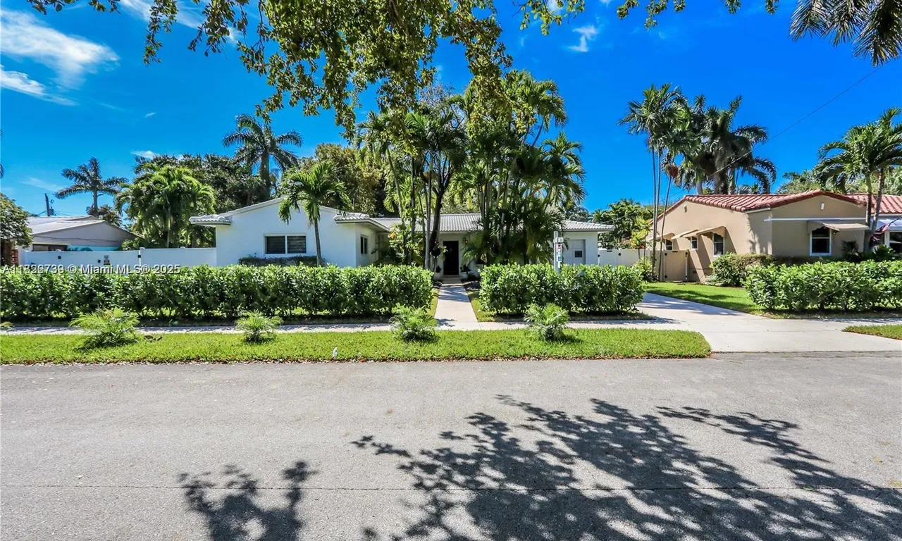 1338 Jackson St, Hollywood FL 33019