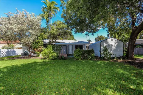 1338 Jackson St, Hollywood FL 33019