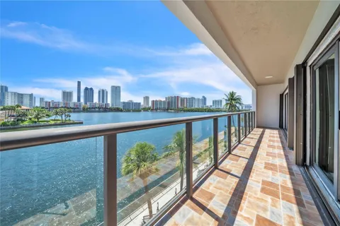 4000 NE 168th St, North Miami Beach FL 33160