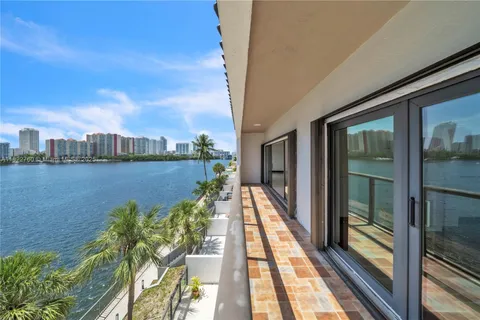 4000 NE 168th St, North Miami Beach FL 33160