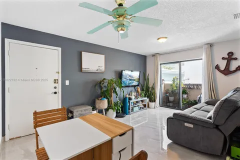 7915 Harding Ave # 4, Miami Beach FL 33141