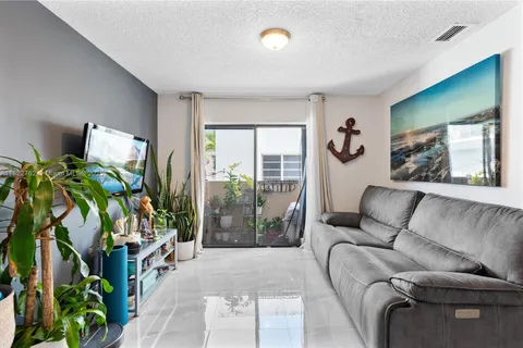7915 Harding Ave # 4, Miami Beach FL 33141