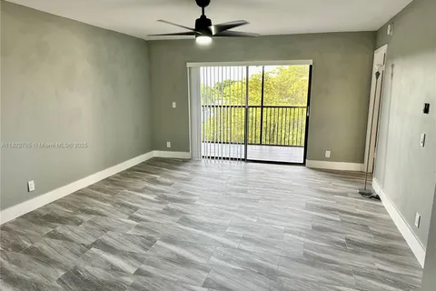 6575 W Oakland Park Blvd # 505, Lauderhill FL 33313