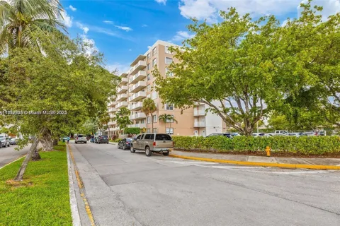 1455 N Treasure Dr # 2O, North Bay Village FL 33141