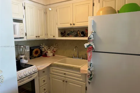 851 Atlantic Shores Blvd # 118, Hallandale Beach FL 33009