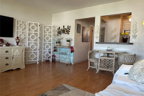 851 Atlantic Shores Blvd # 118, Hallandale Beach FL 33009