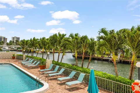 401 Golden Isles Dr # 516, Hallandale Beach FL 33009