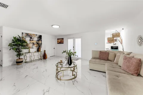 9120 Cutler Ridge Dr, Cutler Bay FL 33157