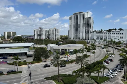 1720 Harrison St # 14D, Hollywood FL 33020