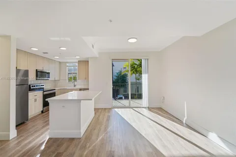 10170 SW 7th St # 103, Pembroke Pines FL 33025