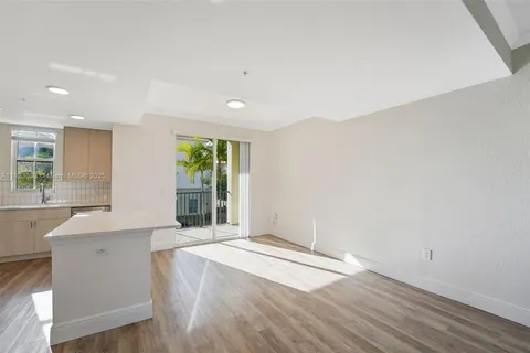 10170 SW 7th St # 103, Pembroke Pines FL 33025