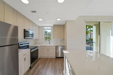 10170 SW 7th St # 103, Pembroke Pines FL 33025