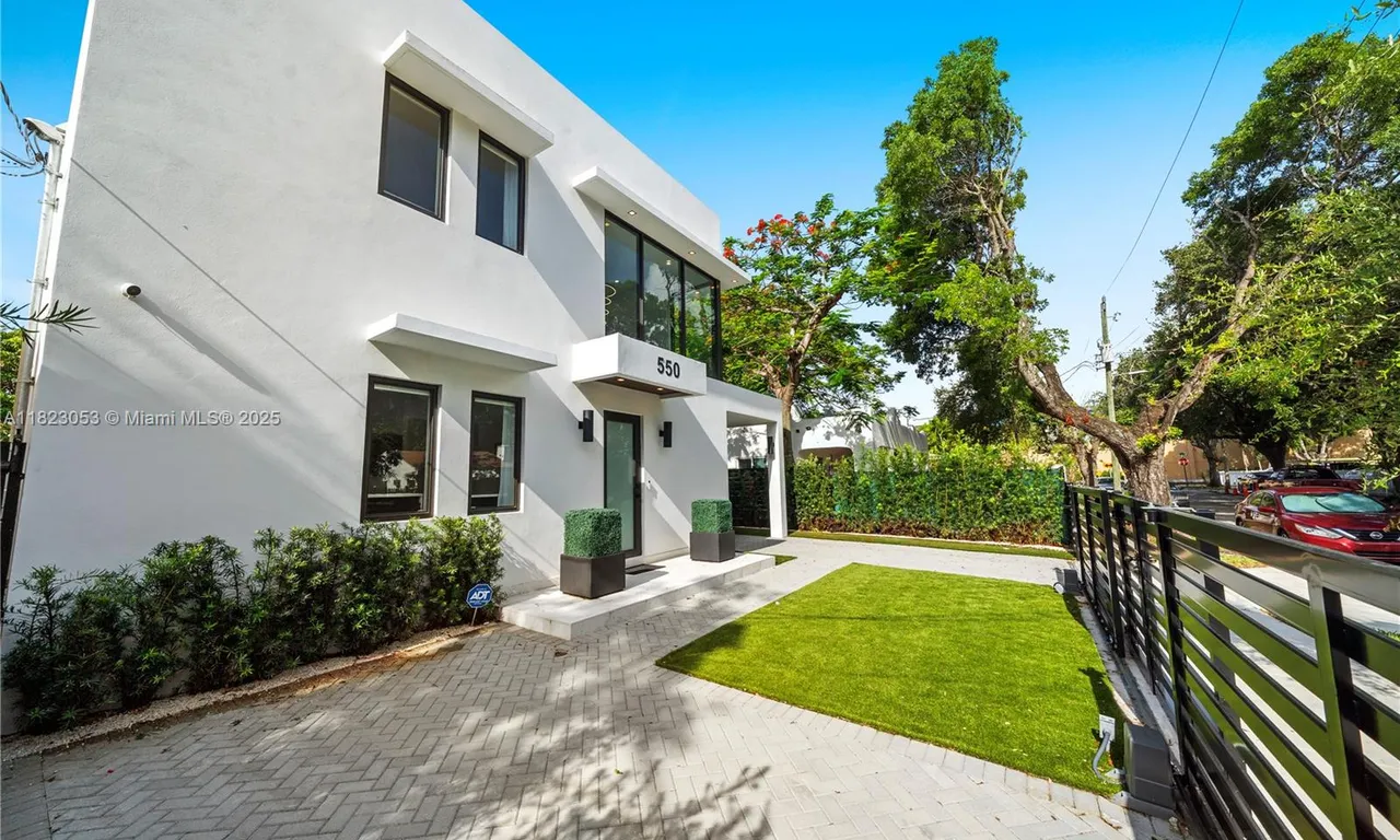 550 NW 42nd St, Miami FL 33127