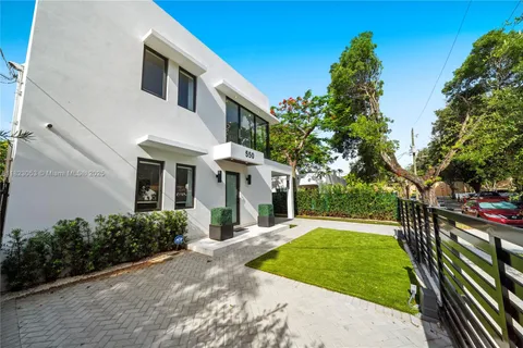 550 NW 42nd St, Miami FL 33127