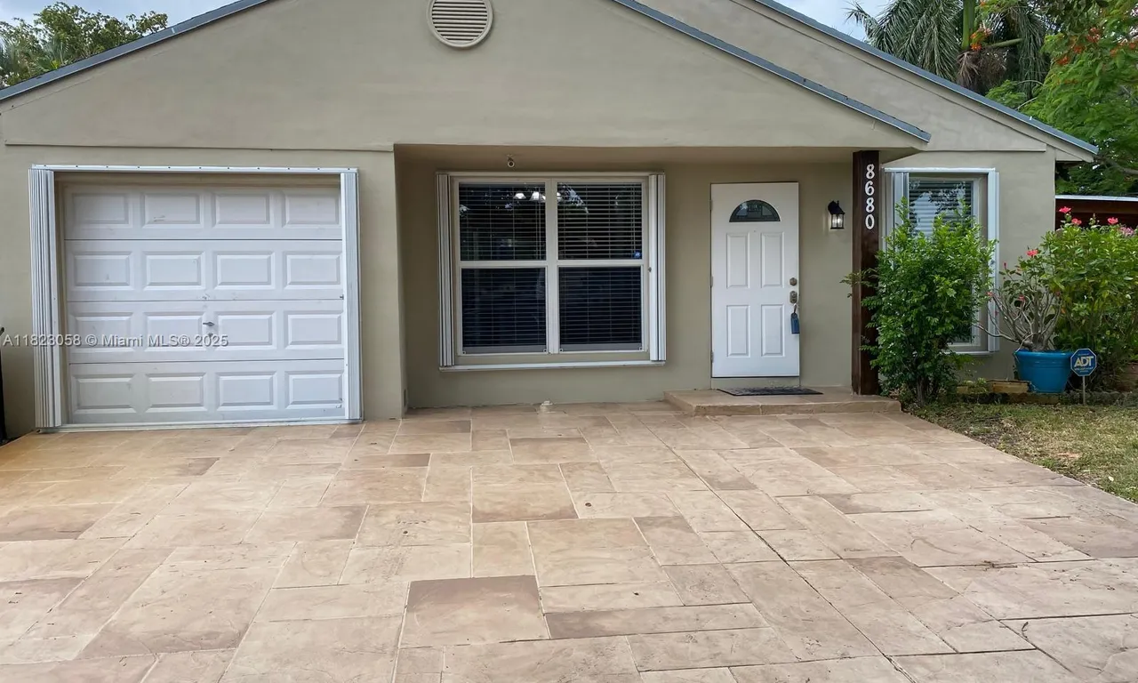 8680 SW 16th St, Pembroke Pines FL 33025
