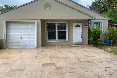 8680 SW 16th St, Pembroke Pines FL 33025
