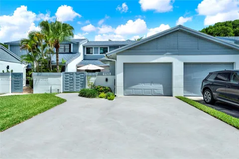 9905 NW 52nd Ln, Doral FL 33178