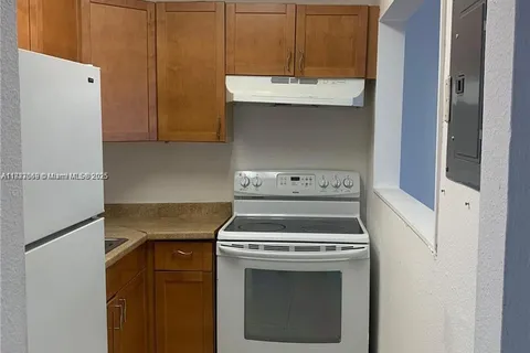 241 SE 9th Ave # 106, Pompano Beach FL 33060