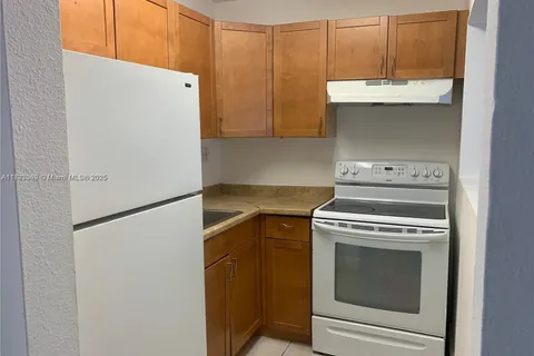 241 SE 9th Ave # 106, Pompano Beach FL 33060
