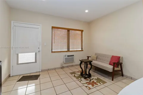 644 Meridian Ave # 2, Miami Beach FL 33139