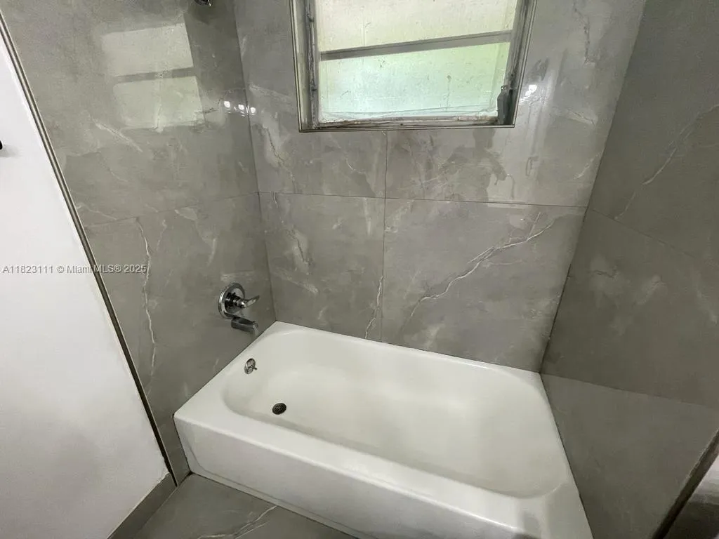 2530 Pierce St # 203, Hollywood FL 33020