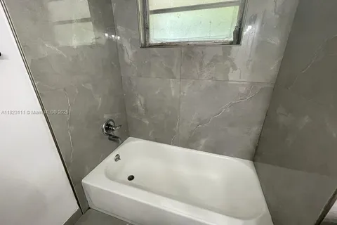 2530 Pierce St # 203, Hollywood FL 33020