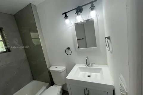 2530 Pierce St # 203, Hollywood FL 33020