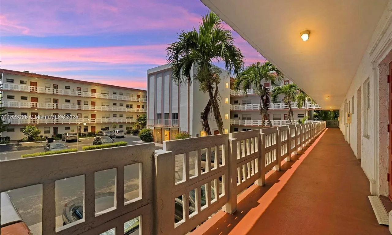 4000 NW 44th Ave # 203, Lauderdale Lakes FL 33319