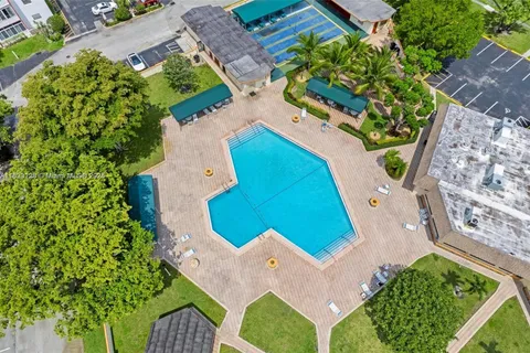 4000 NW 44th Ave # 203, Lauderdale Lakes FL 33319