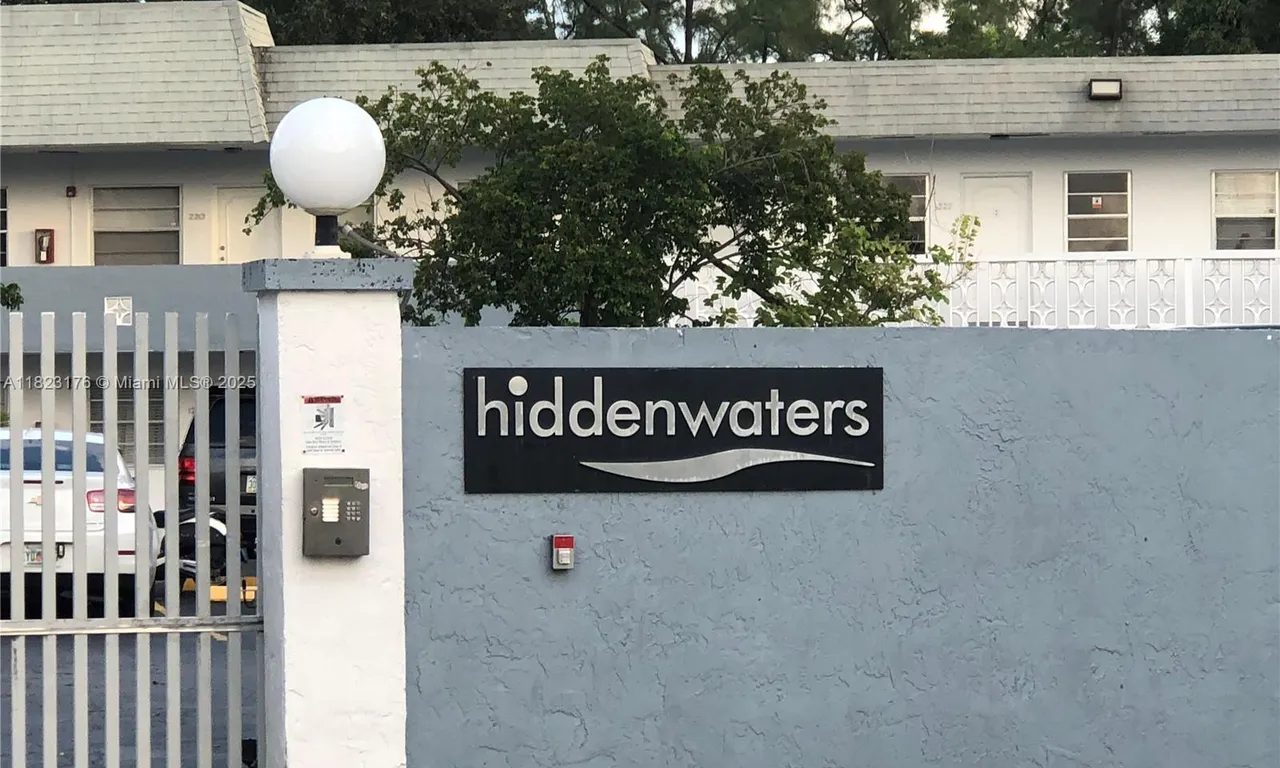 1860 Venice Park Dr # 110, North Miami FL 33181