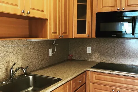 1860 Venice Park Dr # 110, North Miami FL 33181
