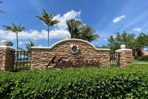945 NE 34th Ave # 101, Homestead FL 33033