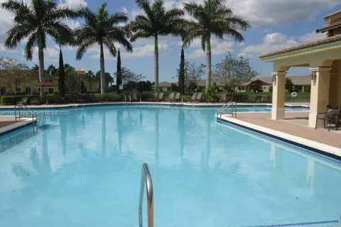 945 NE 34th Ave # 101, Homestead FL 33033