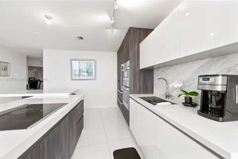 851 NE 1st Ave # 1410, Miami FL 33132