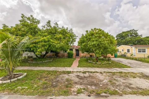 770 NW 184th Dr, Miami Gardens FL 33169