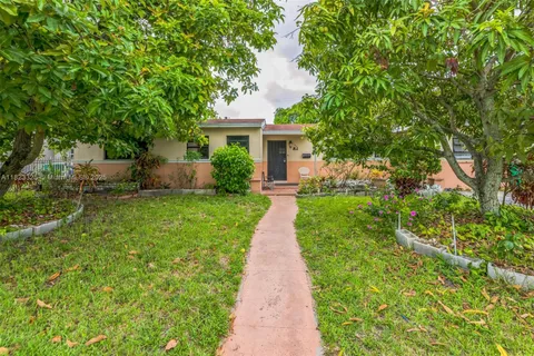 770 NW 184th Dr, Miami Gardens FL 33169