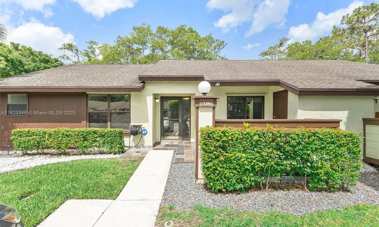 319 Elmira Ct, Royal Palm Beach FL 33411
