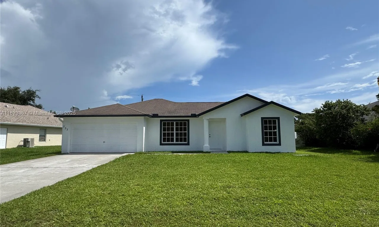737 SE Brookedge Ave, Port St. Lucie FL 34983