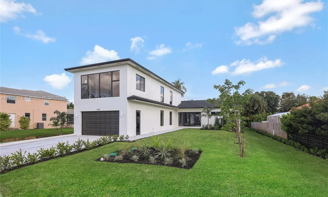 12061 NW 26th St, Plantation FL 33323
