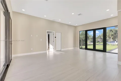 12061 NW 26th St, Plantation FL 33323