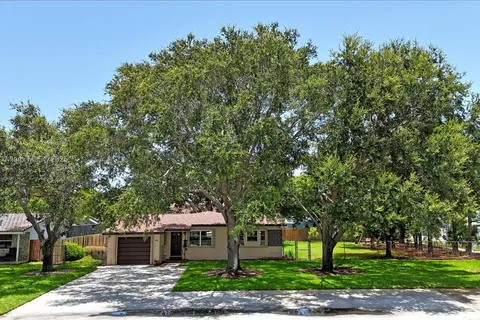 404 NE 11th Ave, Pompano Beach FL 33060